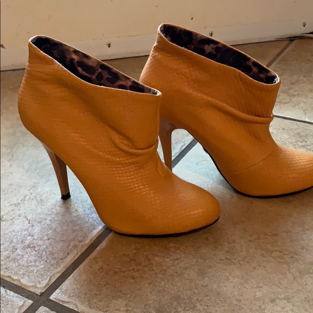 Yellow snake booties